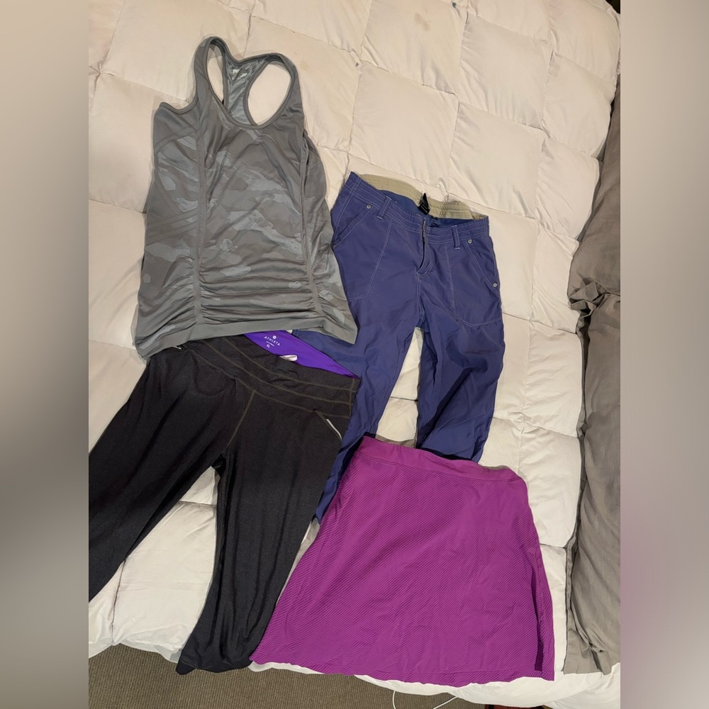 Women’s Athleta athletic bundle size L/XL